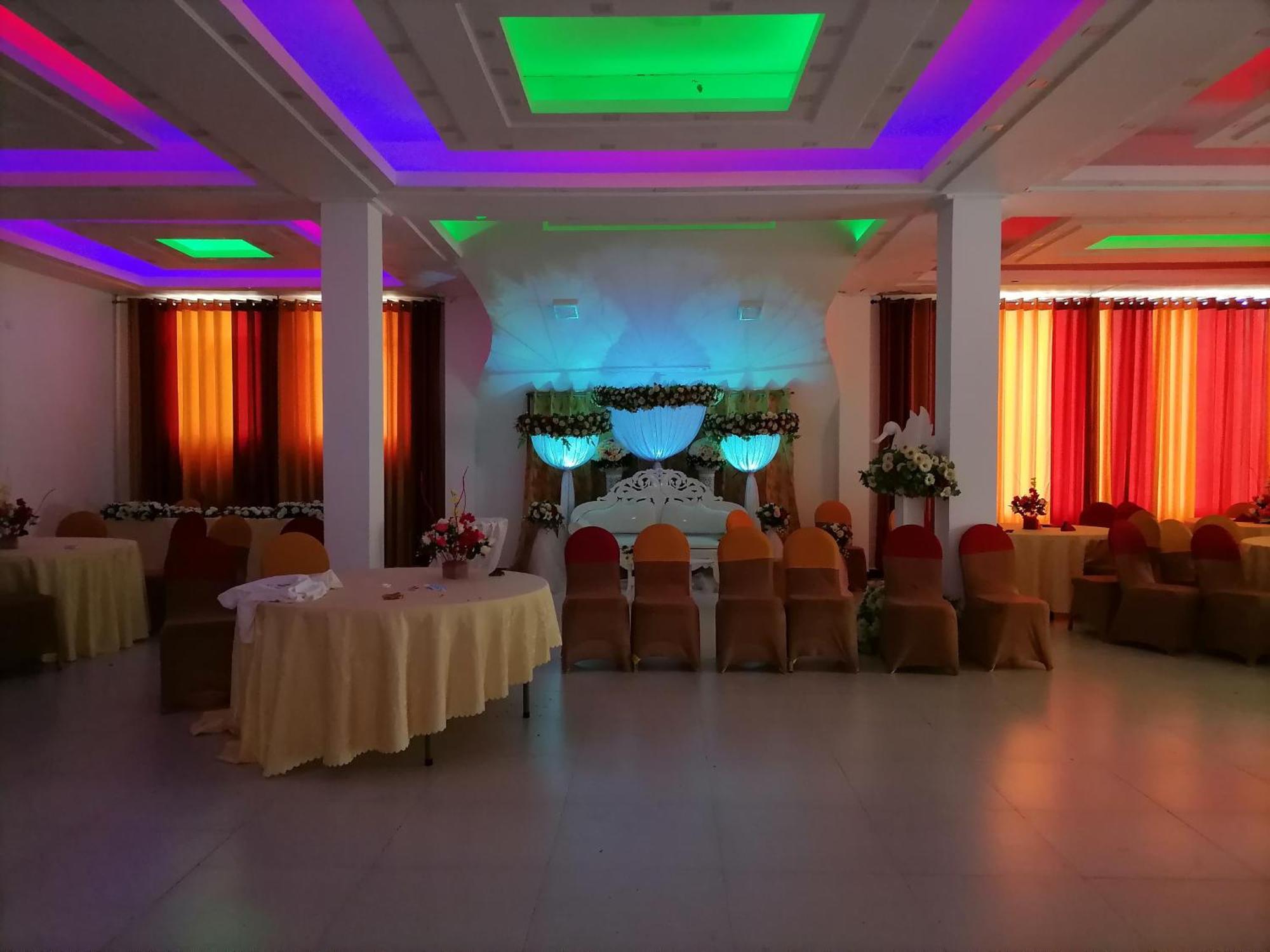 Angunakolapelessa Avanya Hotel And Reception Hall מראה חיצוני תמונה