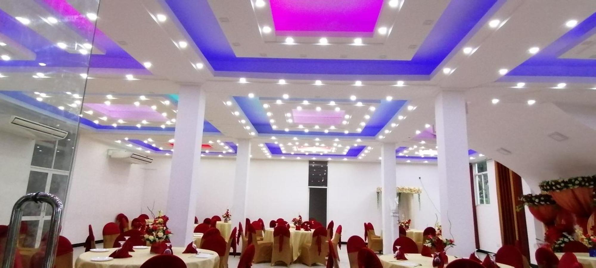Angunakolapelessa Avanya Hotel And Reception Hall מראה חיצוני תמונה