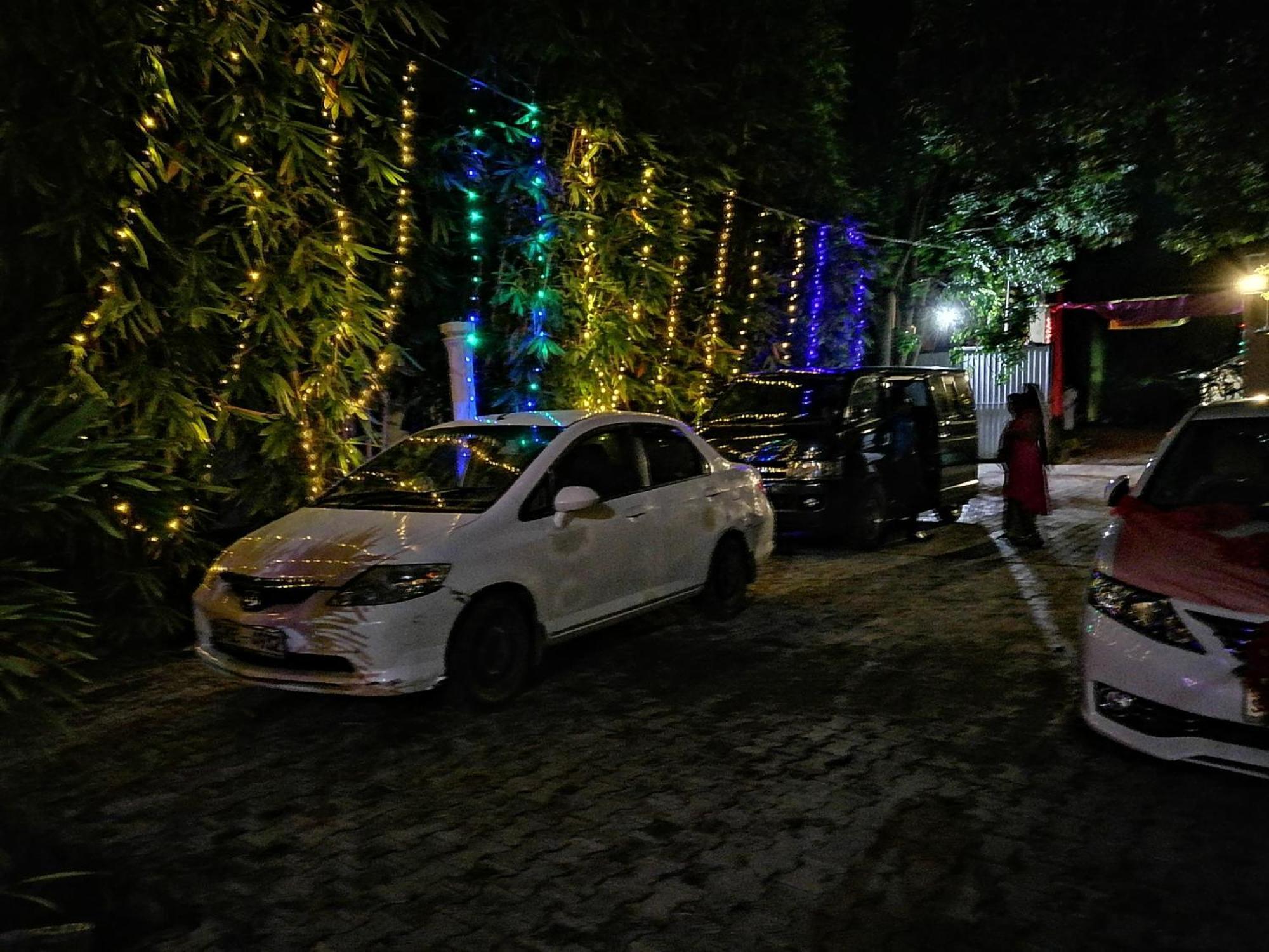 Angunakolapelessa Avanya Hotel And Reception Hall מראה חיצוני תמונה