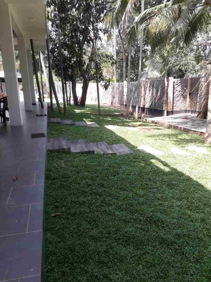 Angunakolapelessa Avanya Hotel And Reception Hall מראה חיצוני תמונה