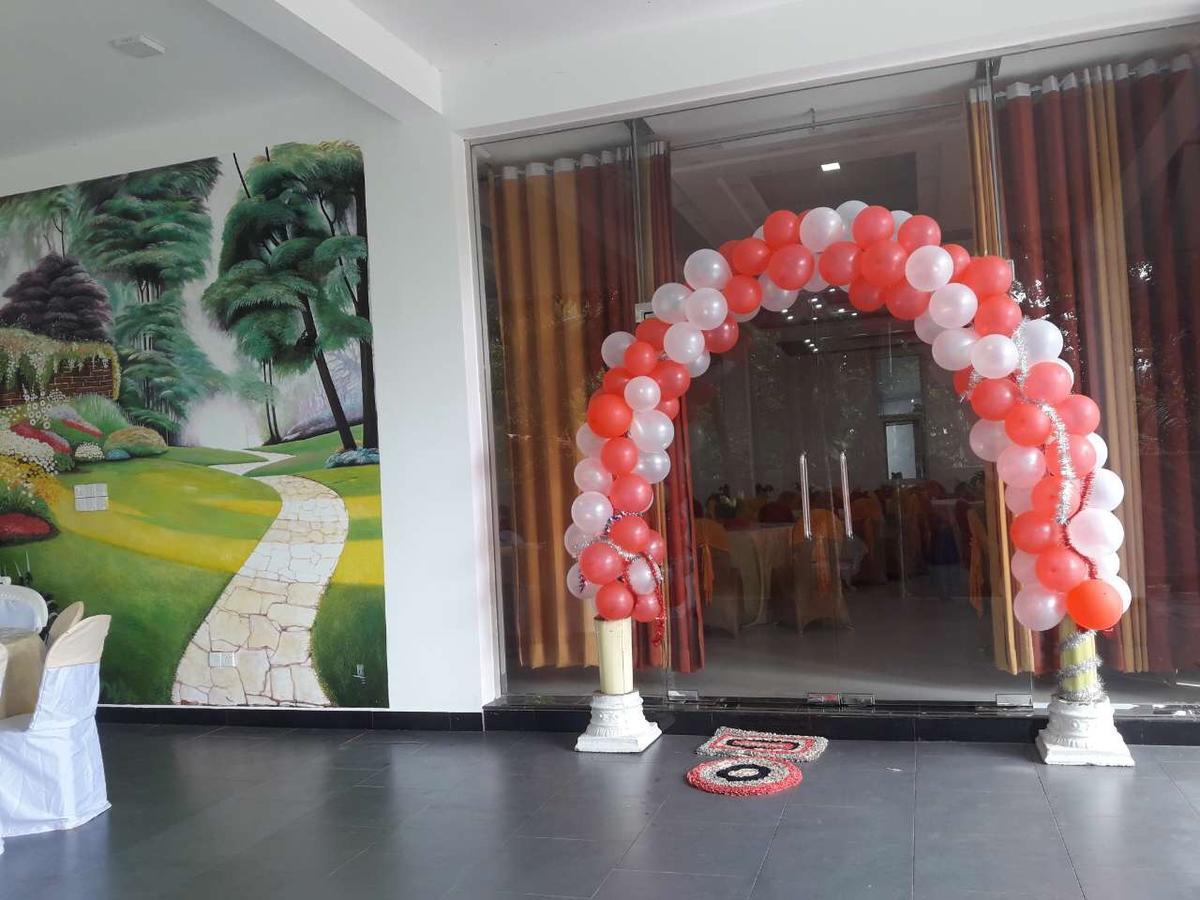Angunakolapelessa Avanya Hotel And Reception Hall מראה חיצוני תמונה