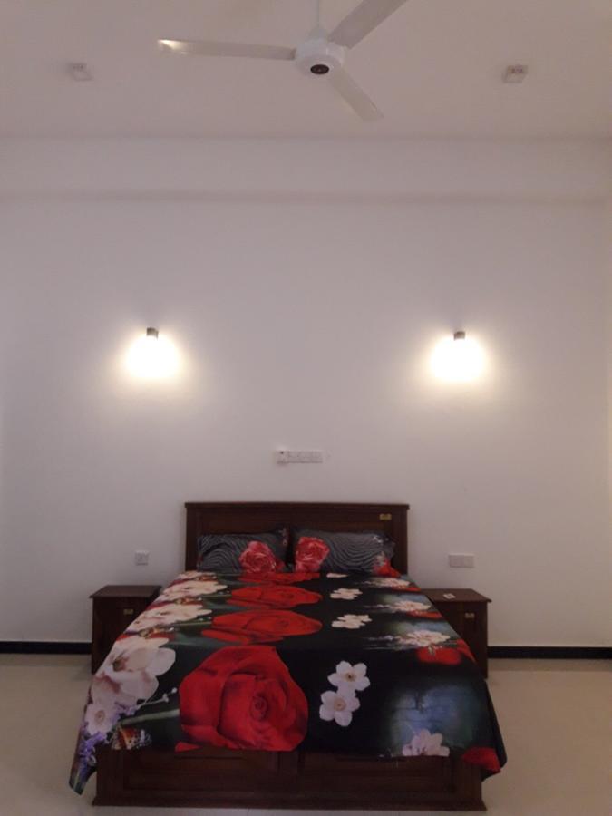 Angunakolapelessa Avanya Hotel And Reception Hall מראה חיצוני תמונה