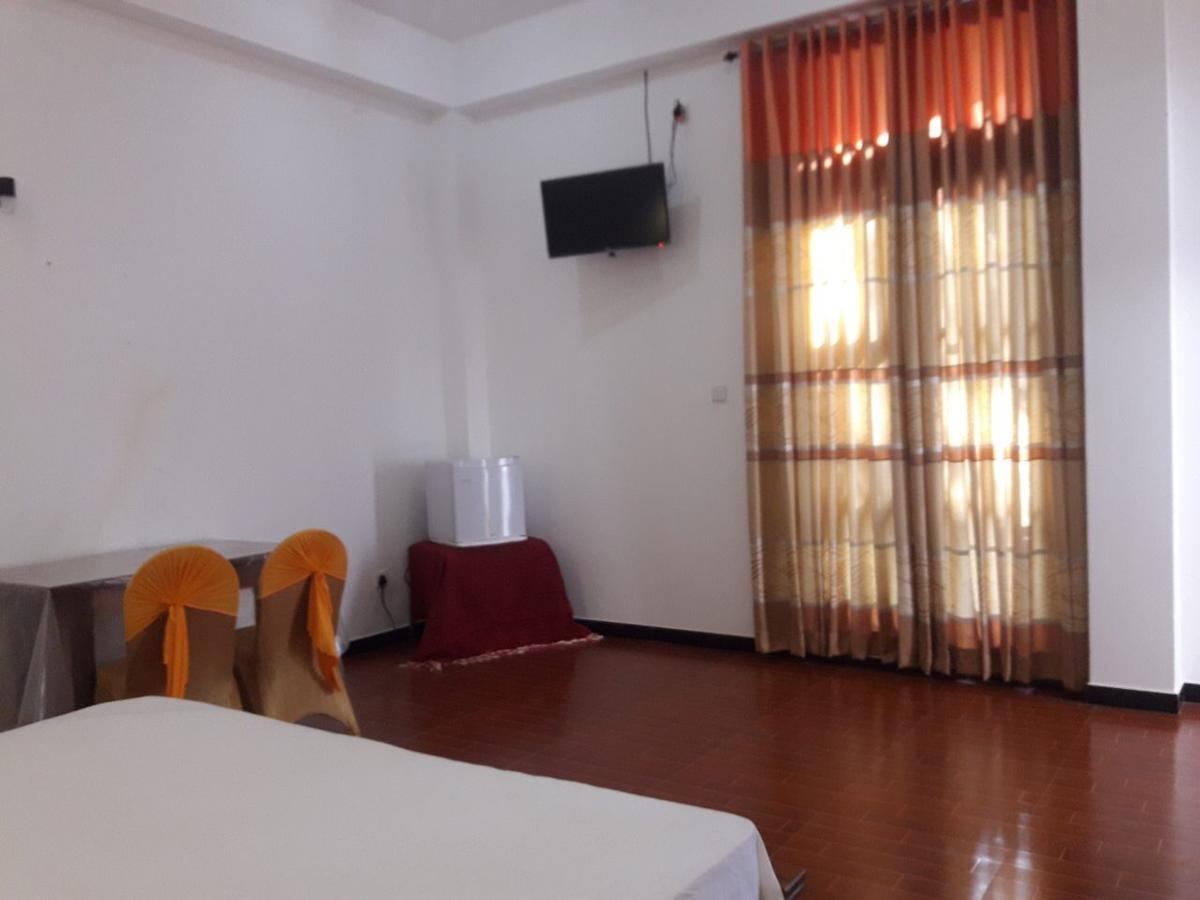 Angunakolapelessa Avanya Hotel And Reception Hall מראה חיצוני תמונה