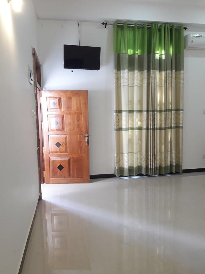 Angunakolapelessa Avanya Hotel And Reception Hall מראה חיצוני תמונה
