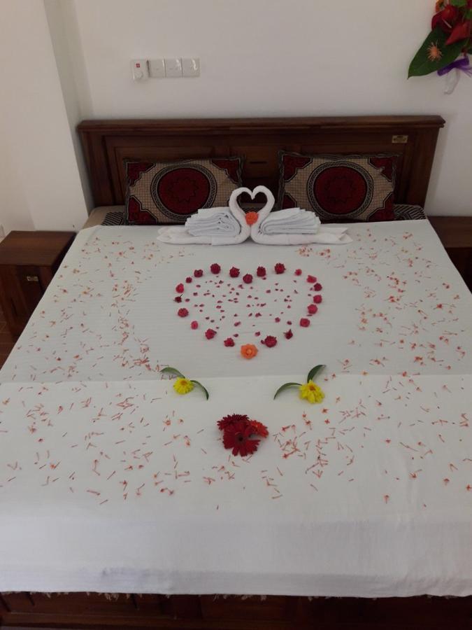 Angunakolapelessa Avanya Hotel And Reception Hall מראה חיצוני תמונה
